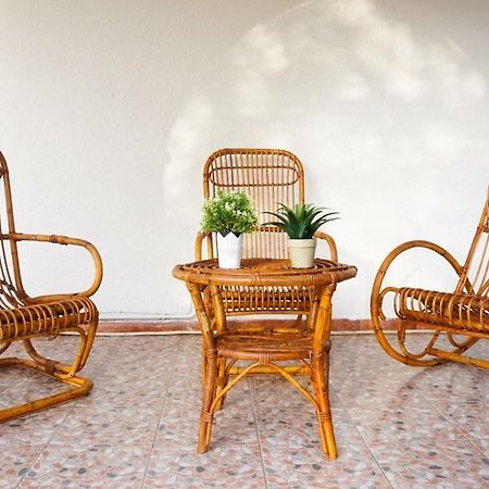 Villa Aurelia -Seafront Apartment With Patio Flumini di Quartu Exterior photo