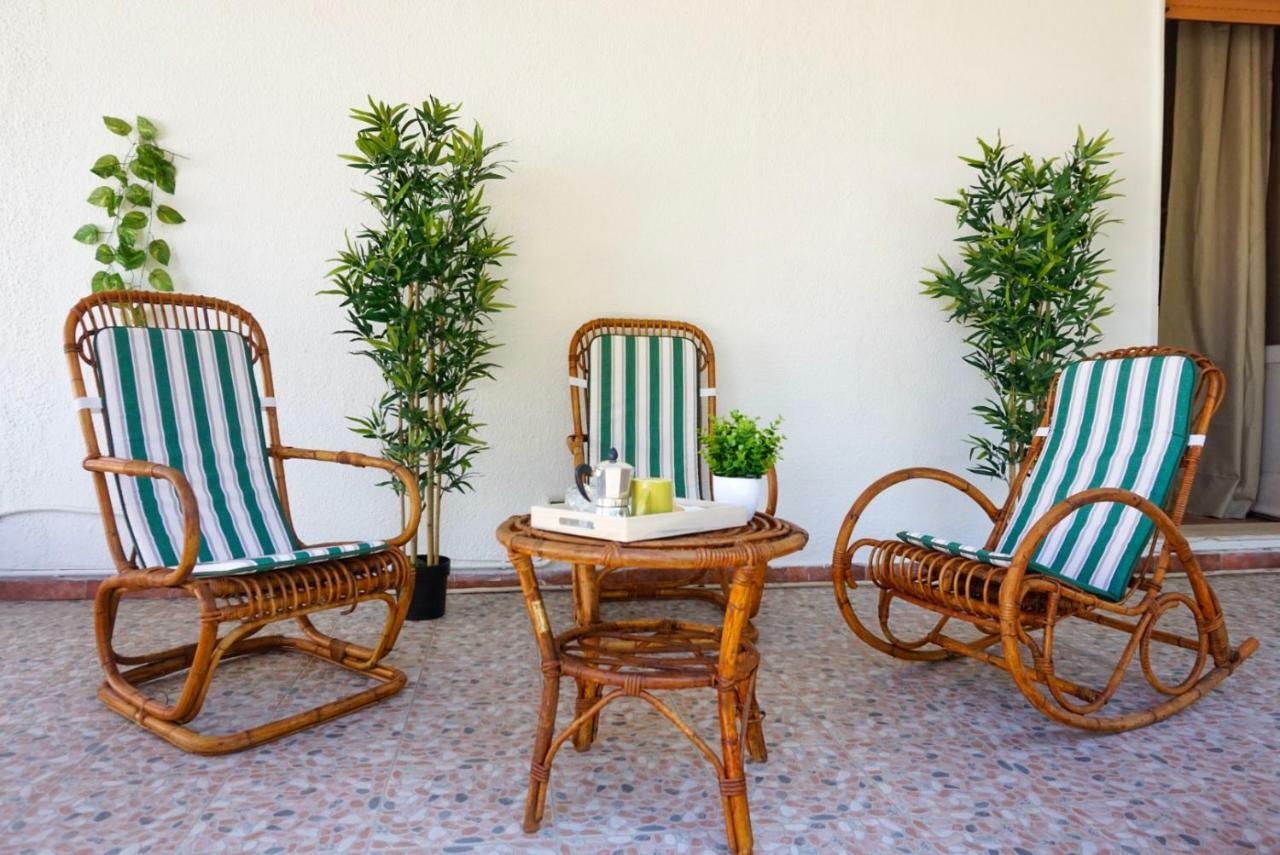 Villa Aurelia -Seafront Apartment With Patio Flumini di Quartu Exterior photo